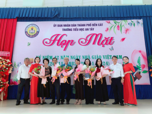 HỌP MẶT KỈ NIỆM 42 NĂM NGÀY NHÀ GIÁO VIỆT NAM